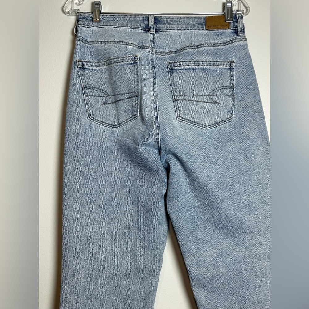 American Eagle Mom Straight Jeans light wash size 6 high rise denim - Picture 6 of 12